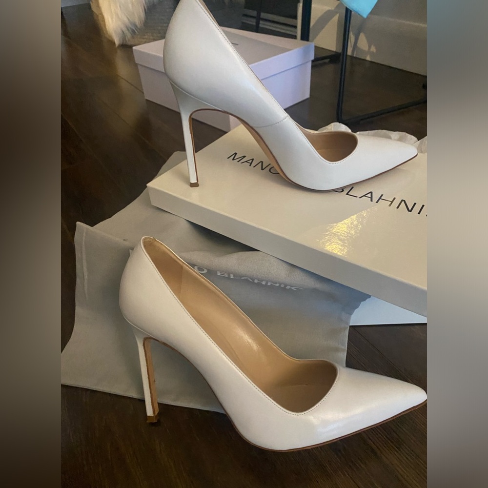 Manolo Blahnik White Leather Pointed-Toe Stiletto Pumps
